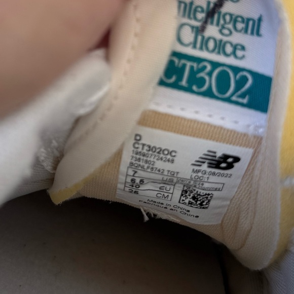New Balance CT302 Women’s Sneakers. Excellent Condition. Size 7.5 - Picture 2 of 8